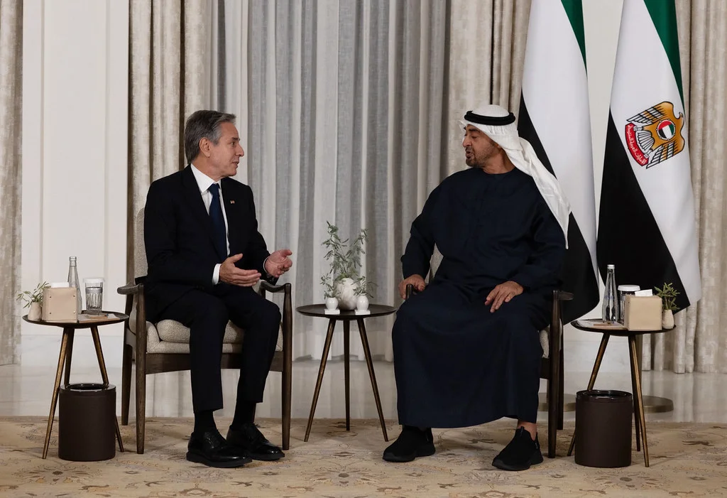 الشيخ محمد بن زايد مع وزير الخارجية الأمريكي أنتوني بلينكن في أبوظبي، تشرين الأول/أكتوبر 2023