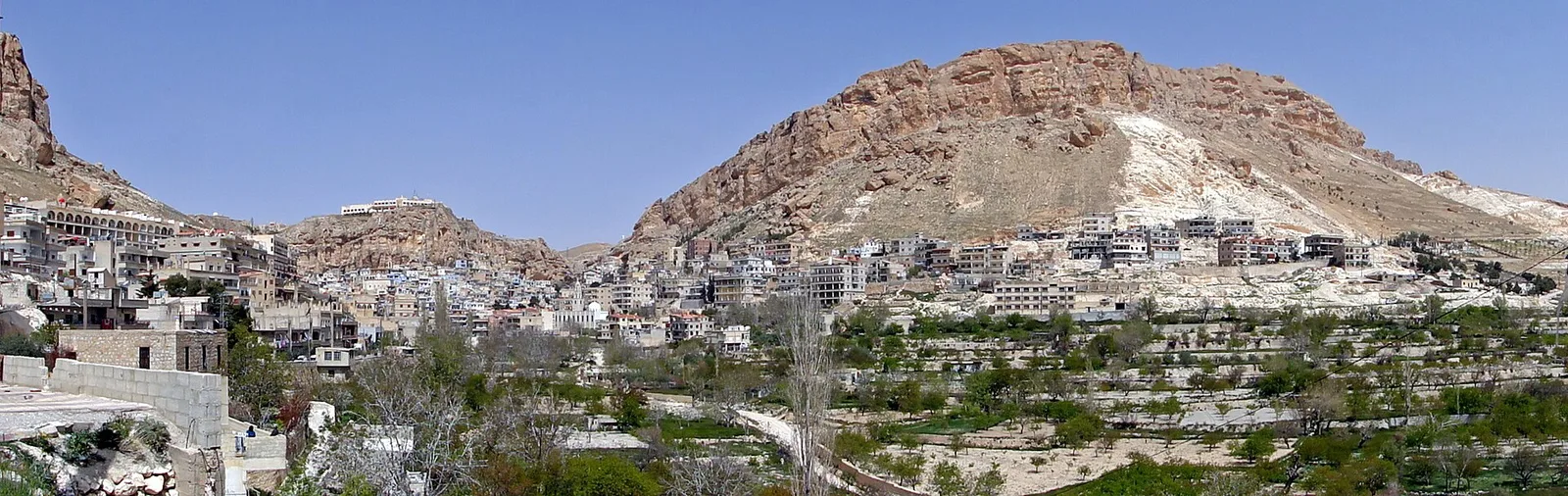מעלולא. כפר הררי מצפון־מזרח לדמשק, שבו עדיין מדברים בניב של ארמית.